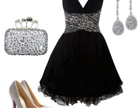 Mini Elbise Kombinasyonları ve Stil Önerileri