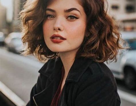 Dalgalı Küt Saç Modelleri ve Nasıl Yapılır?